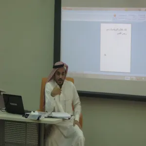 رئيس قسم الرياضيات بكلية العلوم بالزلفي يلتقي بطلاب القسم