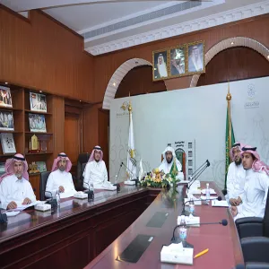 سعادة وكيل الجامعة يناقش مشروع المجتمع الافتراضي للجامعة  “secondlife”
