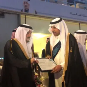 أمير منطقة الرياض يكرم الدكتور عصام المالكي لتفوقه في الدراسات العليا