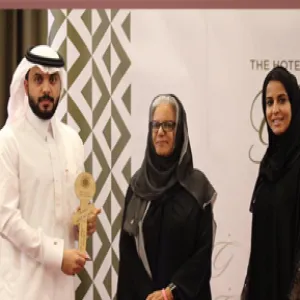 جمعية زهرة تكرم الجامعة على جهودها في حملة الكشف عن سرطان الثدي