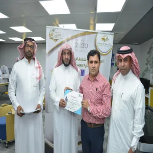 وكيل الجامعة يكرم أعضاء هيئة التدريس المشاركين في الورشة التدريبية لتطبيق الرياضيات والعلوم باستخدام الروبوت التعليمي STEM بكلية علوم الحاسب والمعلومات