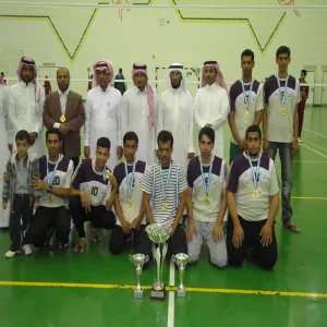 كلية التربية تضم كأس العمادة لكرة الطائرة لكأس دوري الجامعة لكرة القدم
