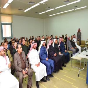 للتعريف بالبرامج المستحدثة : وفد من عمادة البحث العلمي في زيارة لكلية العلوم بالزلفي