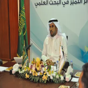 معالي مدير الجامعة يجتمع بعميد البحث العلمي ومدراء مراكز البحوث