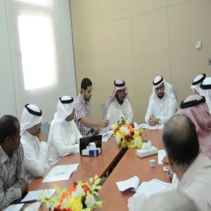 صباح اليوم ... العمادة تعقد الاجتماع الأول لممثلي الكليات واللجان العلمية المشرفة على البرامج التعليمية الفرعية