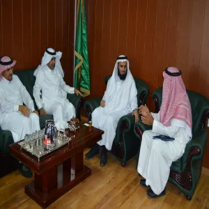 سعادة وكيل الجامعة للشؤون التعليمية يستقبل فريقاً من وزارة التعليم العالي