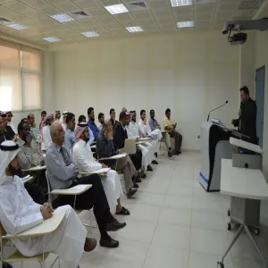 عمادة التعليم الالكتروني تقيم دورة متخصصة للتدريب على التعامل مع المنصات الإلكترونية