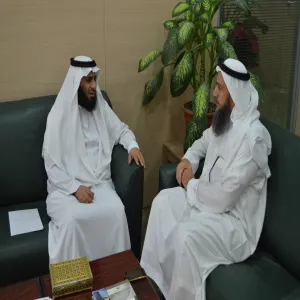 وكيل الجامعة للشؤون التعليمية يزور كلية العلوم الطبية التطبيقية