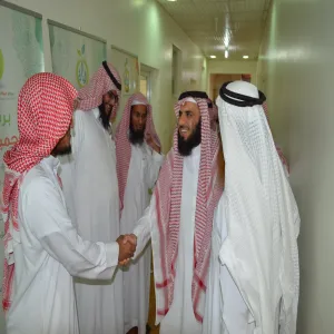 وكيل الجامعة للشؤون التعليمية يقوم بزيارة مركز حياة لرعاية المتعافين من الإدمان