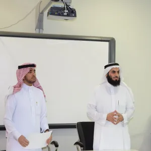 "وكيل الجامعة للشؤون التعليمية يكرم فريق فحص وثائق البرامج الأكثر جاهزية للاعتماد الأكاديمي