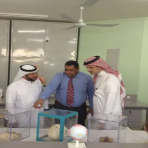 سعادة وكيل الجامعة للشؤون التعليمية يزور  كلية طب الأسنان بالزلفي