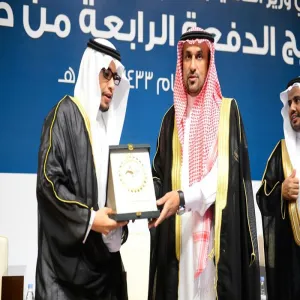 المتميزون دراسياً يستلمون وسام عمادة شؤون الطلاب للتميز الدراسي من معالي مدير الجامعة