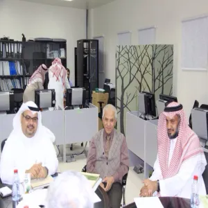 منسوبي الإدارة العامة للتخطيط والتطوير الإداري في زيارة لجامعة طيبة