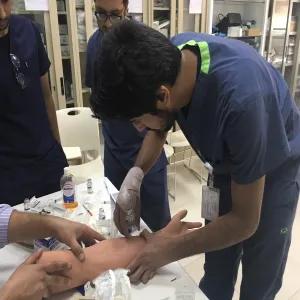 الخدمات الطبية تقيم برنامج تطوير الممرضين في الجامعة