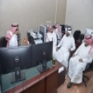 بتوجيهات معالي مدير الجامعة : تسليم نسخة من نظام النقل الجامعي لجامعة الطائف