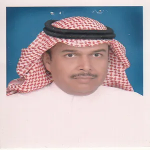 السلطان مشرفا على إدارة شئون الموظفين بالعمادة