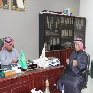 مدير إدارة الحركة بجامعة شقراء يزور إدارة الخدمات .