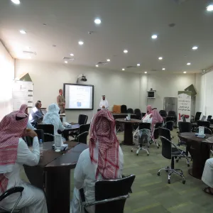 عمادة شؤون المكتبات تعقد دورة تدريبية لأعضاء هيئة التدريس والطلاب في مجمع الكليات بالمجمعة