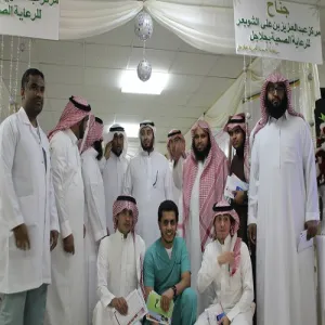 عمادة شؤون الطلاب تزور بطلاب الجامعة المرضى في المستشفيات