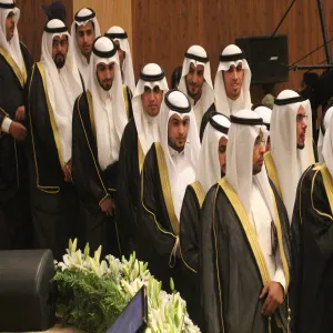 بدء توزيع مشالح التخرج للطلاب الخريجين للعام الجامعي 1437/1436هـ