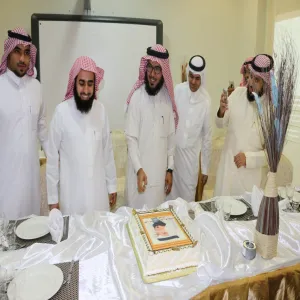 بمناسبة شفائه بعد عارض صحي منسوبو "خدمة المجتمع والتعليم المستمر" يحتفون بالدكتور عادل المغذوي