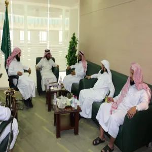 عمادة خدمة المجتمع والتعليم المستمر تستقبل وفدا من جامعة القصيم.