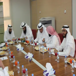 ضمن برنامجه في زيارات كليات الجامعة فريق وكالة الجامعة للشؤون التعليمية يزور كلية إدارة الأعمال