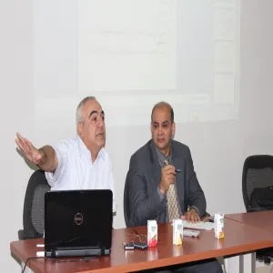 كلية العلوم والدراسات الإنسانية تقيم حلقة نقاشية تحت عنوان : (التنمية وجودة التعليم)