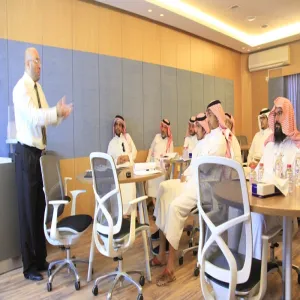 في اطار برنامج التنمية المعرفية تنفيذ دورة ( إعداد القيادة الإدارية ومهارة التفاوض )