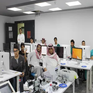 الانتهاء من مرحلة التدريب للفرق المشاركة في مسابقة "روبوت الحزم"