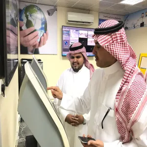 عميد تقنية المعلومات يزور الإدارة العامة للخدمات و وحدتي آمن و مناخي