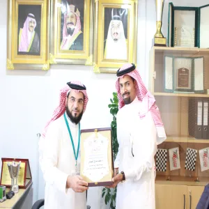 كلية العلوم بالزلفي تقوم بزيارة لشركة عبداللطيف جميل فرع الزلفي