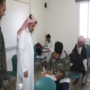 عميد كلية الهندسة يتفقد سير الاختبارات بالكلّيّة