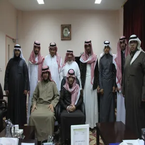سعادة عميد الكلية يستقبل الطلاب المتميزين
