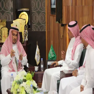 عمادة تقنية المعلومات تسلم معالي مدير الجامعة شهادة آيزو 27001 في أمن المعلومات