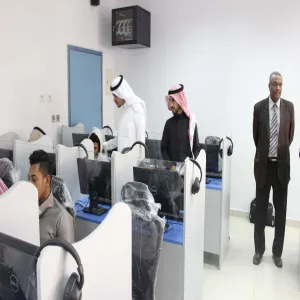 سعادة عميد كلية إدارة الأعمال يتفقد سير الاختبارات الفصلية للمقررات الالكترونية المطروحة عن بُعد
