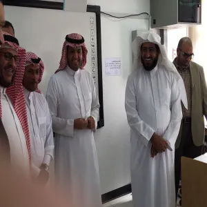 وكيـل الجامعـة يزور كلية المجتمـع
