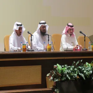 قسم اللغة الإنجليزية يلتقي الطلاب الخريجين