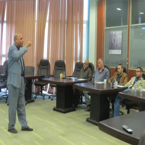 أقامت الكلية ممثلة في وكالة الجودة والتطوير دورة تدريبية بعنوان :( إعداد الدراسة الذاتية للبرنامج )