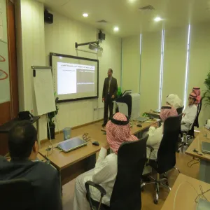 أقامت كلية التربية بالزلفي ممثلة في وكالة الكلية للجودة والتطوير دورة تدريبية بعنوان :( مهارات كتابة التقرير )