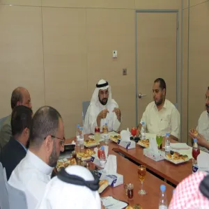 تحديد البرامج التعليمية في اجتماع العمادة برؤساء الأقسام العلمية لكليات جامعة المجمعة