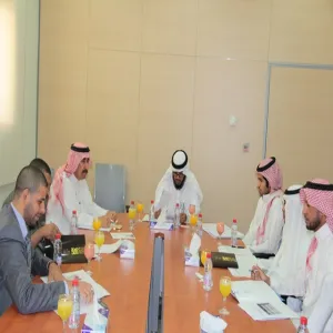 العمادة تعقد اجتماعا تشاوريا مع ممثلي وزارة الخدمة المدنية والغرفة التجارية بالمجمعة