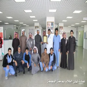 عمادة شؤون الطلاب  تزور بطلاب الجامعة المرضى في المستشفيات