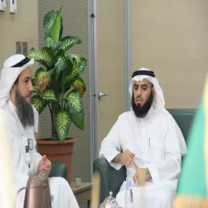 وكيل الجامعة للشؤون التعليمية يزور كلية العلوم الطبية التطبيقية