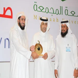 وكيل الجامعة يكرم كلية إدارة الأعمال لمشاركتها في فعاليات ملتقى صلاتي قرة عيني