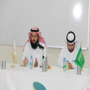 سعادة عميد الكلية الدكتور عمر العمر في لقائه مع طلبة القانون