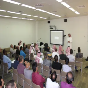 عميد الكلية يلتقي بأعضاء هيئة التدريس