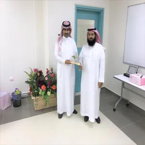 تكريم سعادة وكيل الكلية للتطوير والجودة ورئيس قسم علوم الحاسب الأستاذ عادل بن حميدان الشمري