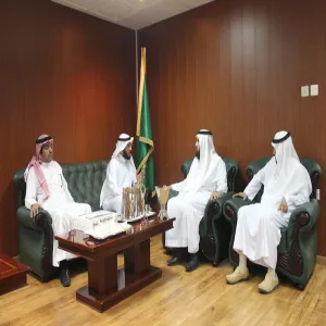 منسوبو عمادة شؤون الطلاب يلتقون بسعادة وكيل الجامعة للشؤون التعليمية