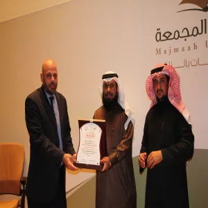 تكريم رئيس مركز الجودة